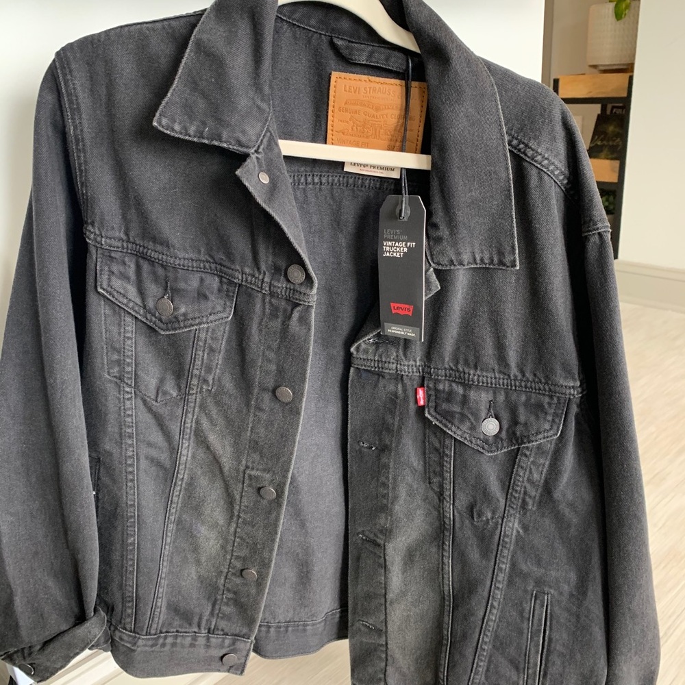Black oversized Levi jean jacket